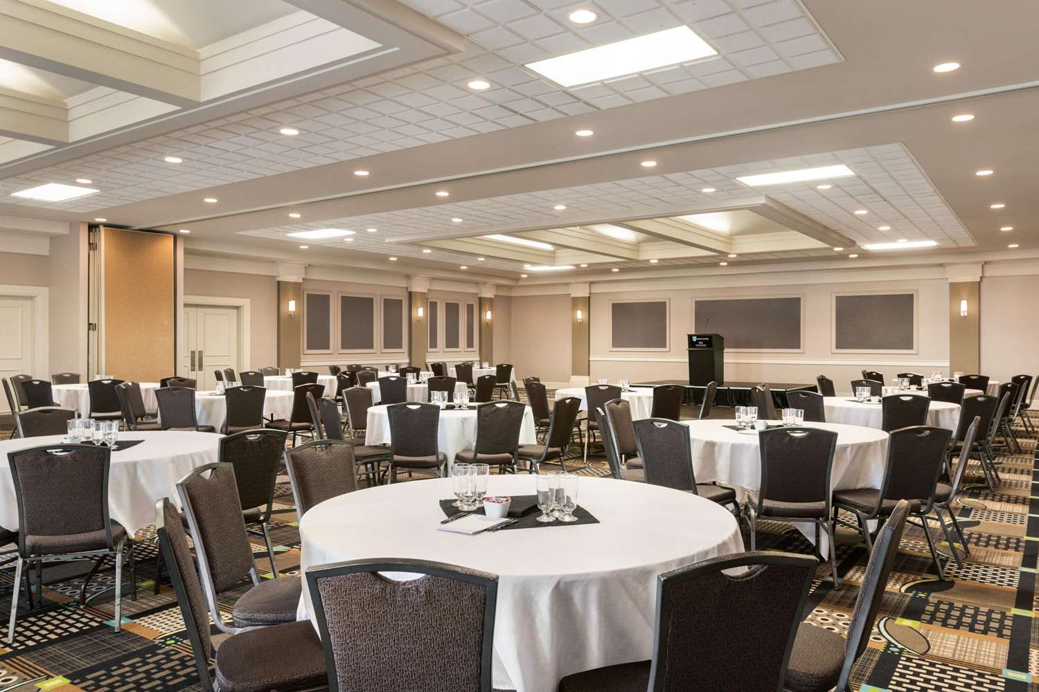 Royal Hotel Calgary, Trademark Collection by Wyndham 20/27