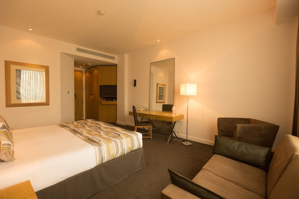 PARK PLAZA CARDIFF 17/60