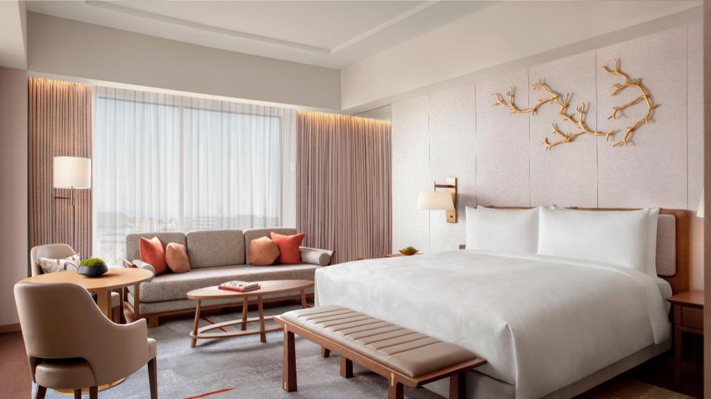 Griffin, Junior Suite, King Bed, City View, Executive Lounge Access, Corner، JW Marriott Hotel Nara 2/6