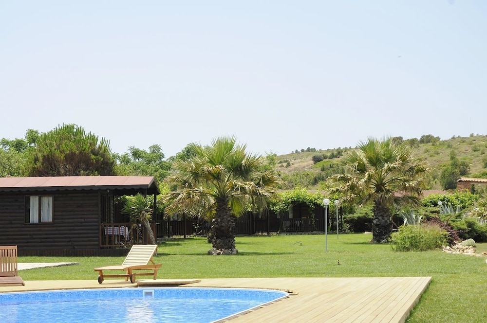 Ataol Beach & Bungalows 33/40
