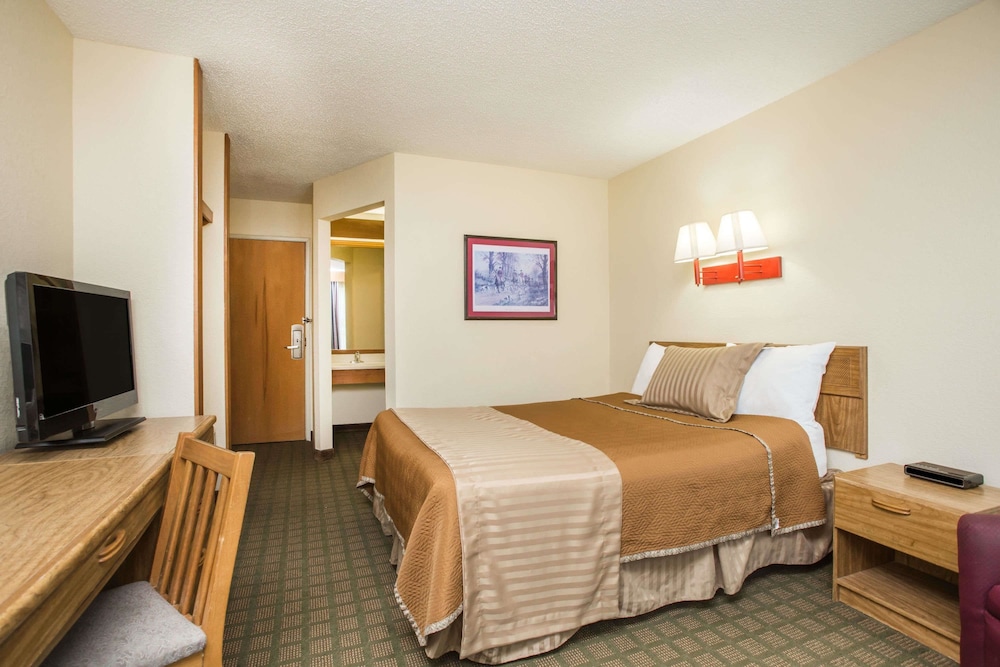 Travelodge By Wyndham Perry GA 13/33