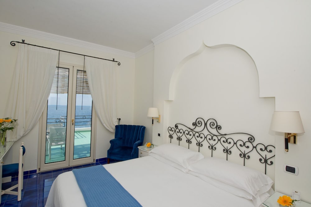 SUPERIOR, DOUBLE OR TWIN BED, TERRACE