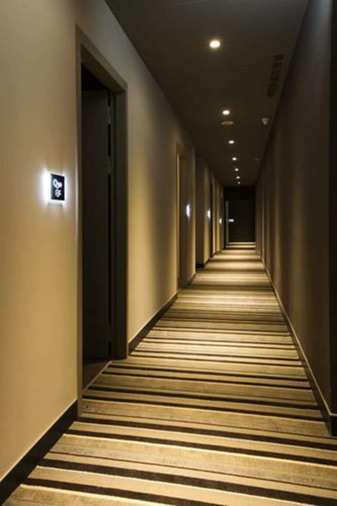 Hotel New Queen 2 26/36