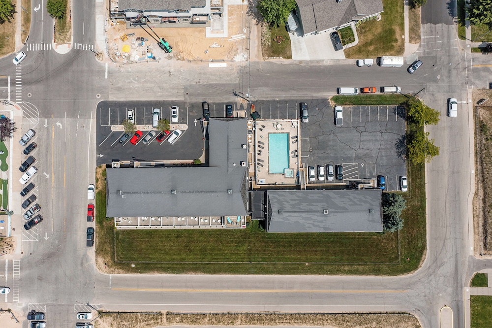 Snyder Apos S Shoreline Inn 56/73