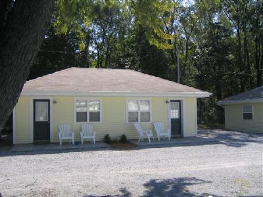 Blue Door Cottages 5/50