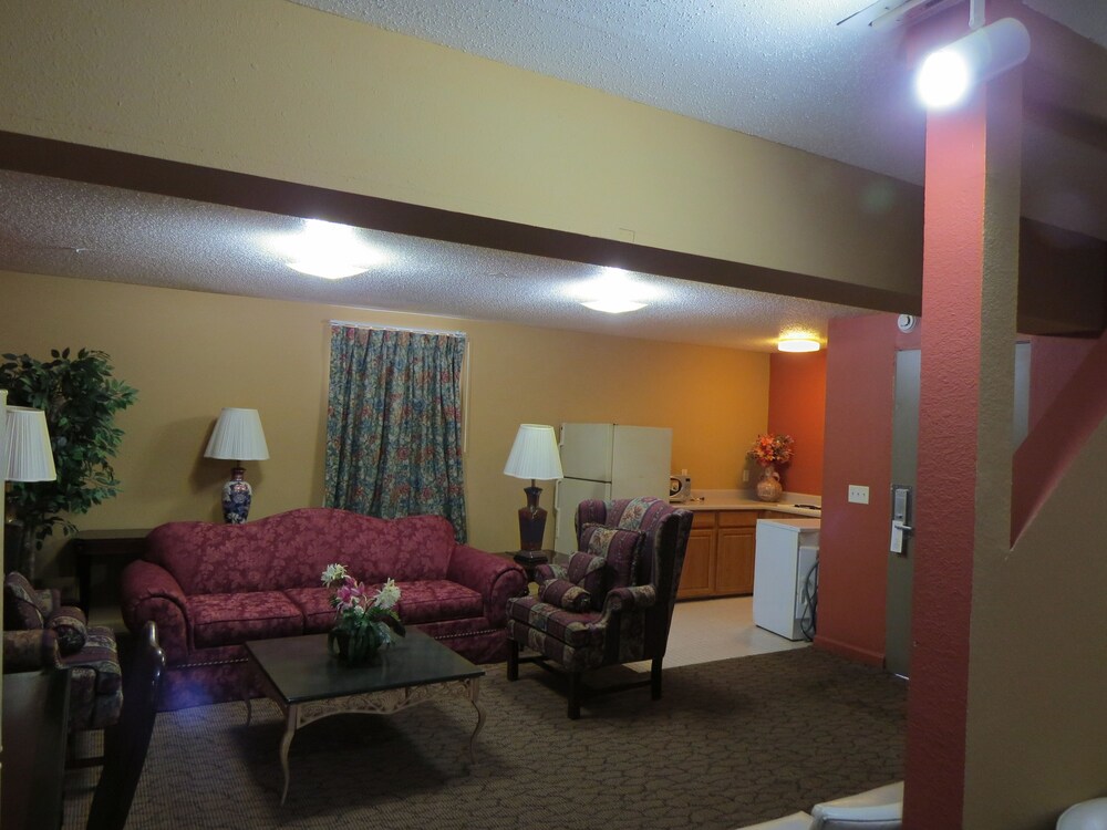 First Western Inn Caseyville 35/48