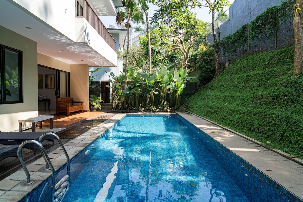 Permai Villa Dago with Pool 45/50