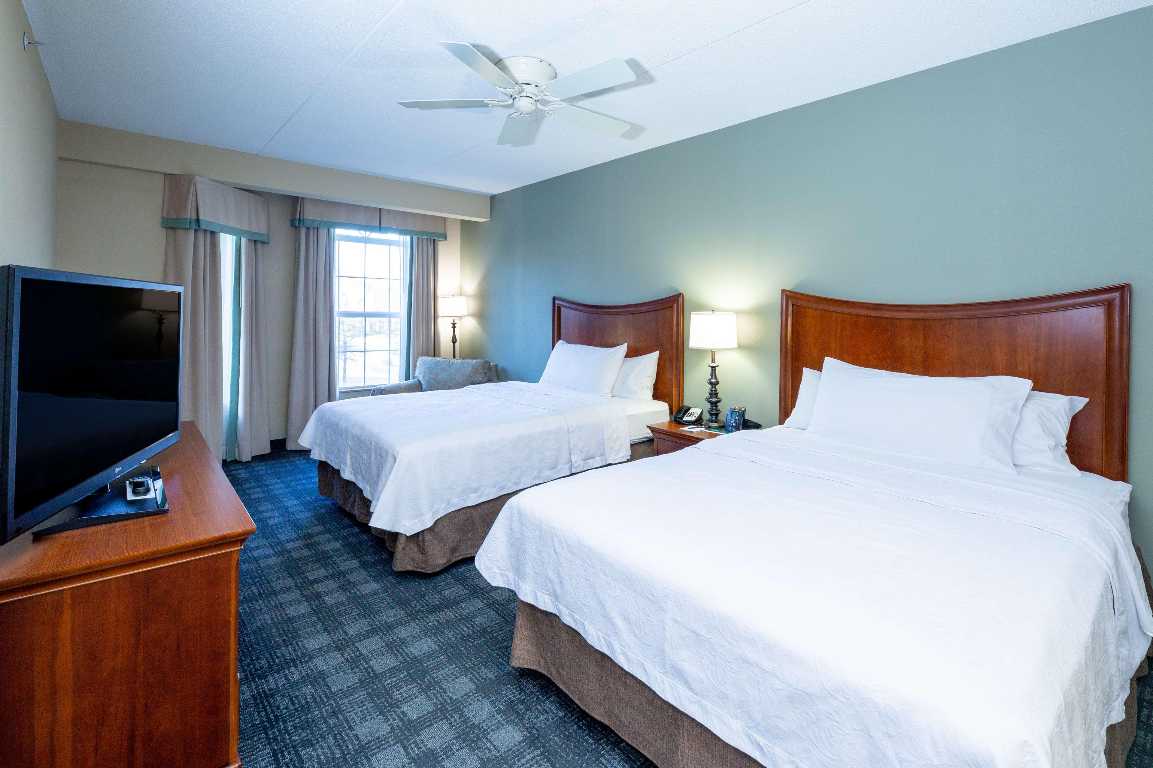 2 Bedrooms, Suite, King Bed, 2 Queen Beds, 2 Bathrooms