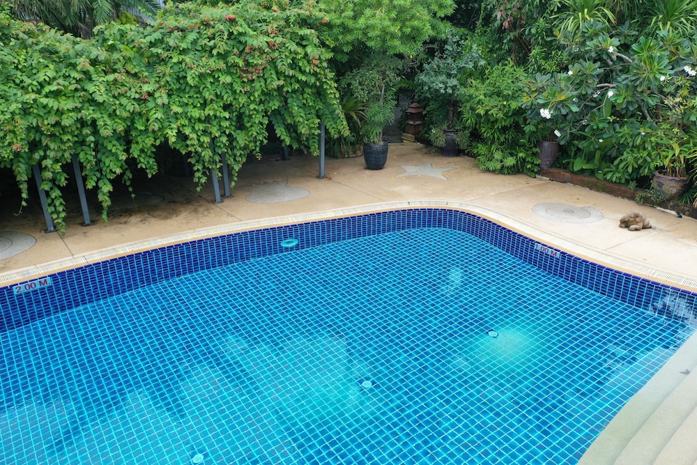 Tropica Bungalow Hotel 29/69