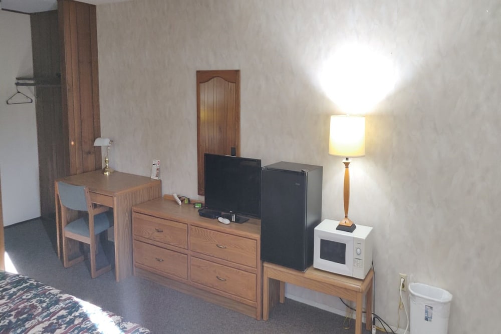 Love Hotels Tomahawk at Lake Mohawksin WI 5/49