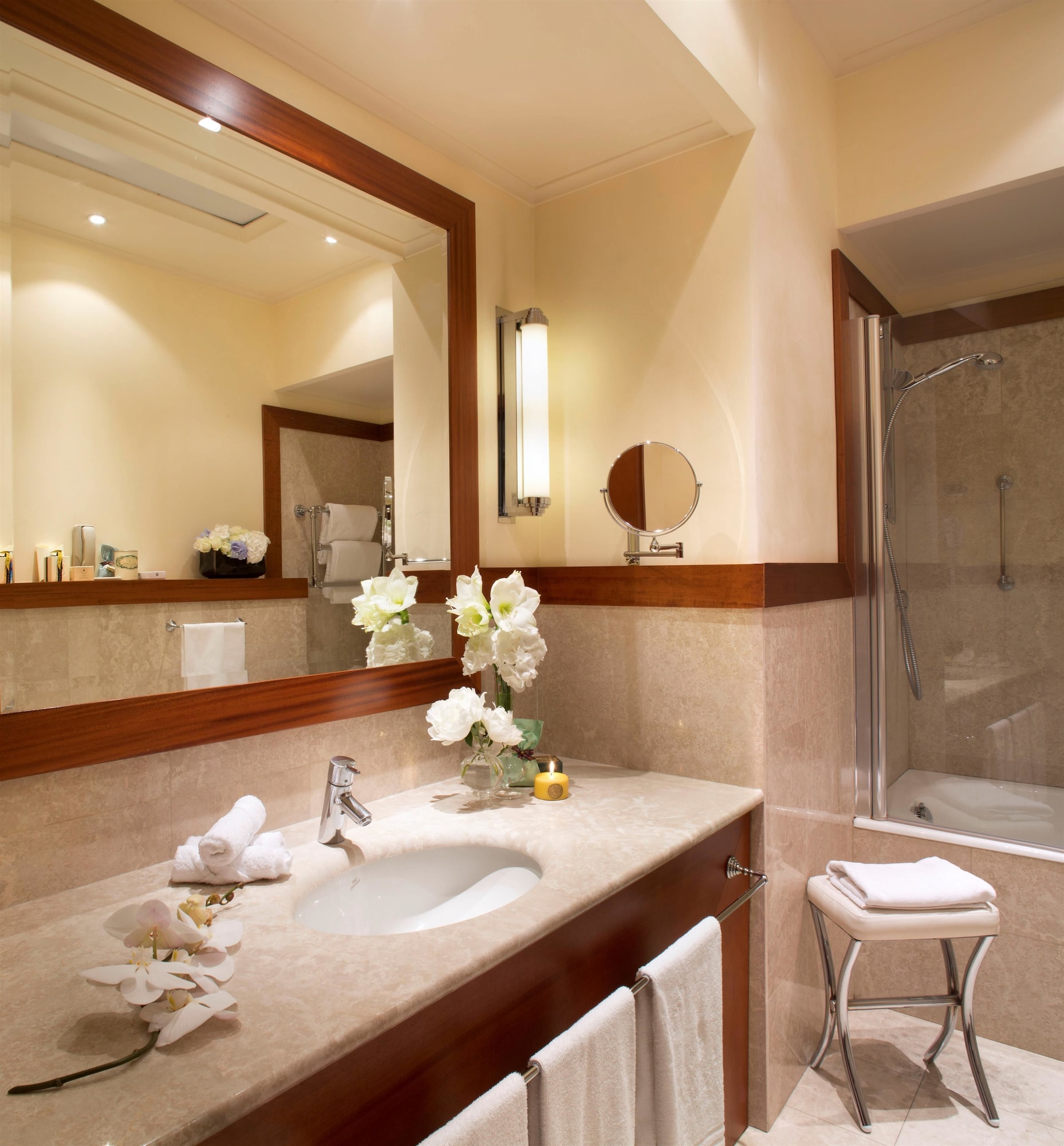 غرفة عائلية بسرير مزدوج وسريرين منفصلين، Starhotels Terminus 6/10