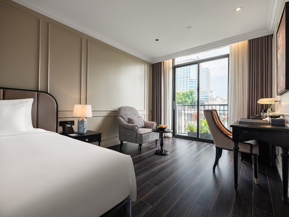 PREMIER, TWIN BEDS, CITY VIEW