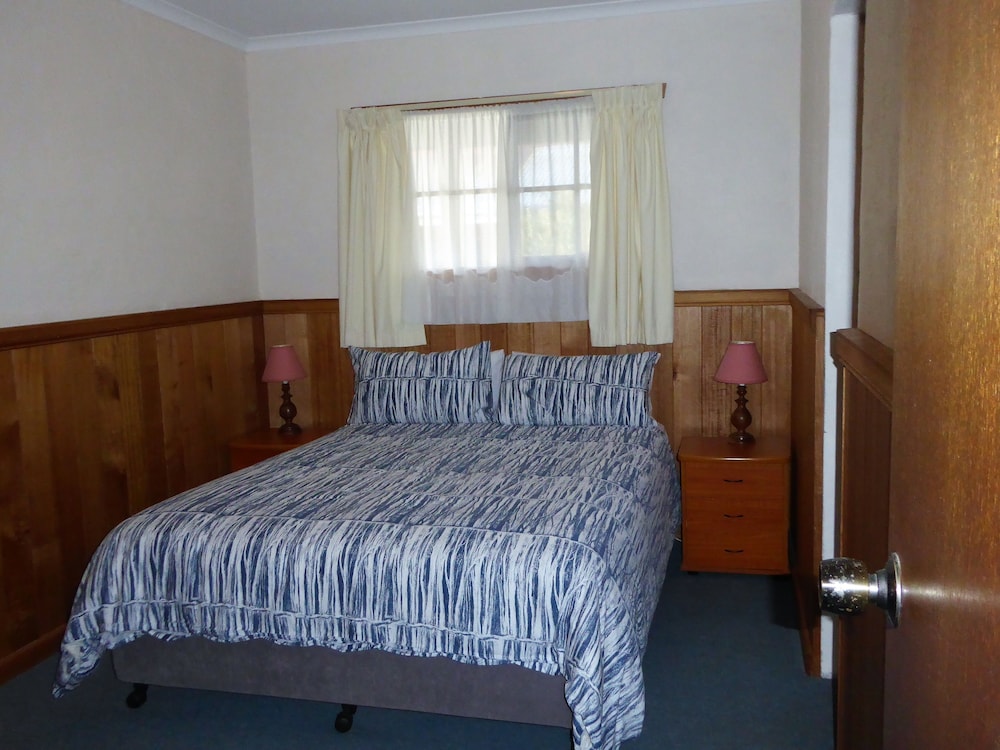 PLATYPUS PARK COUNTRY RETREAT 18/57