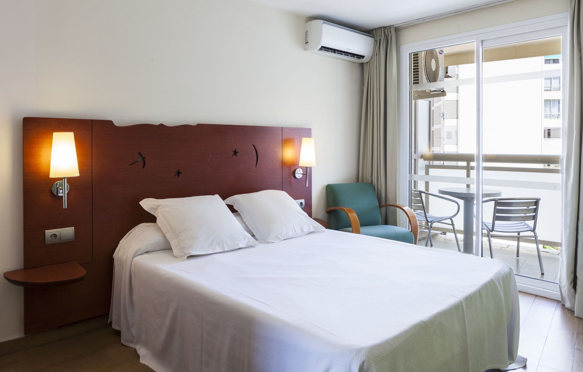 CLASSIC, TWIN BEDS, TERRACE