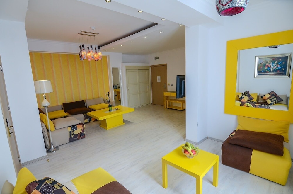 Phoenicia Luxury 5/55