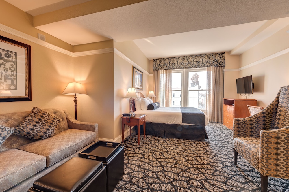 Gaslamp Plaza Suites 33/68