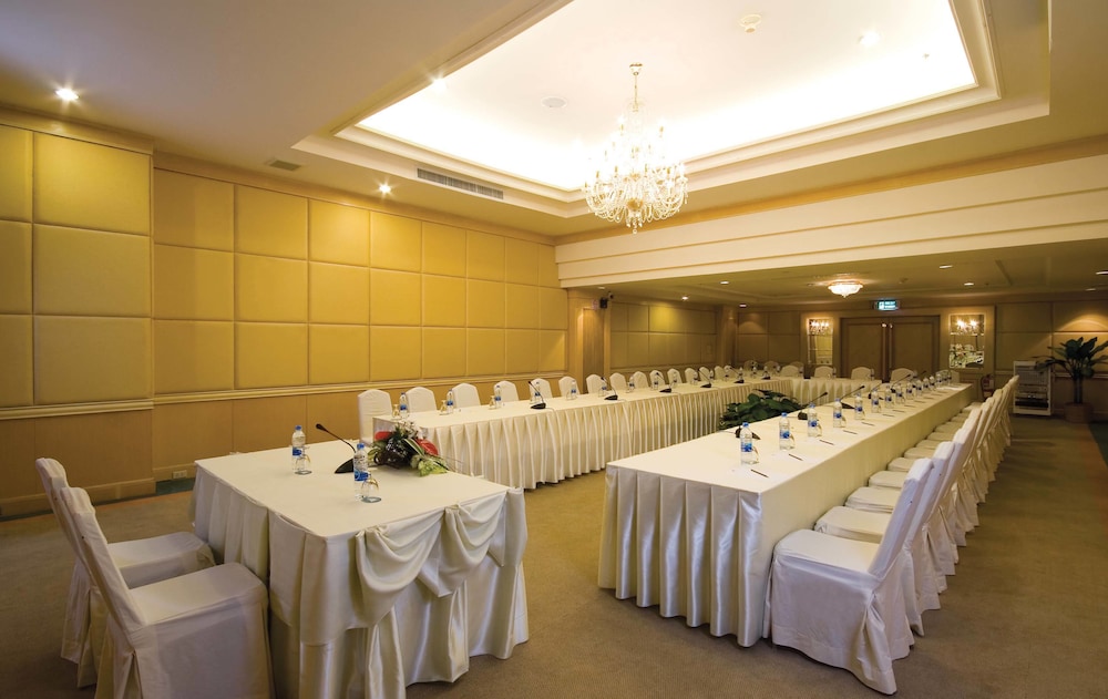 Jomtien Palm Beach Hotel and Resort 34/49