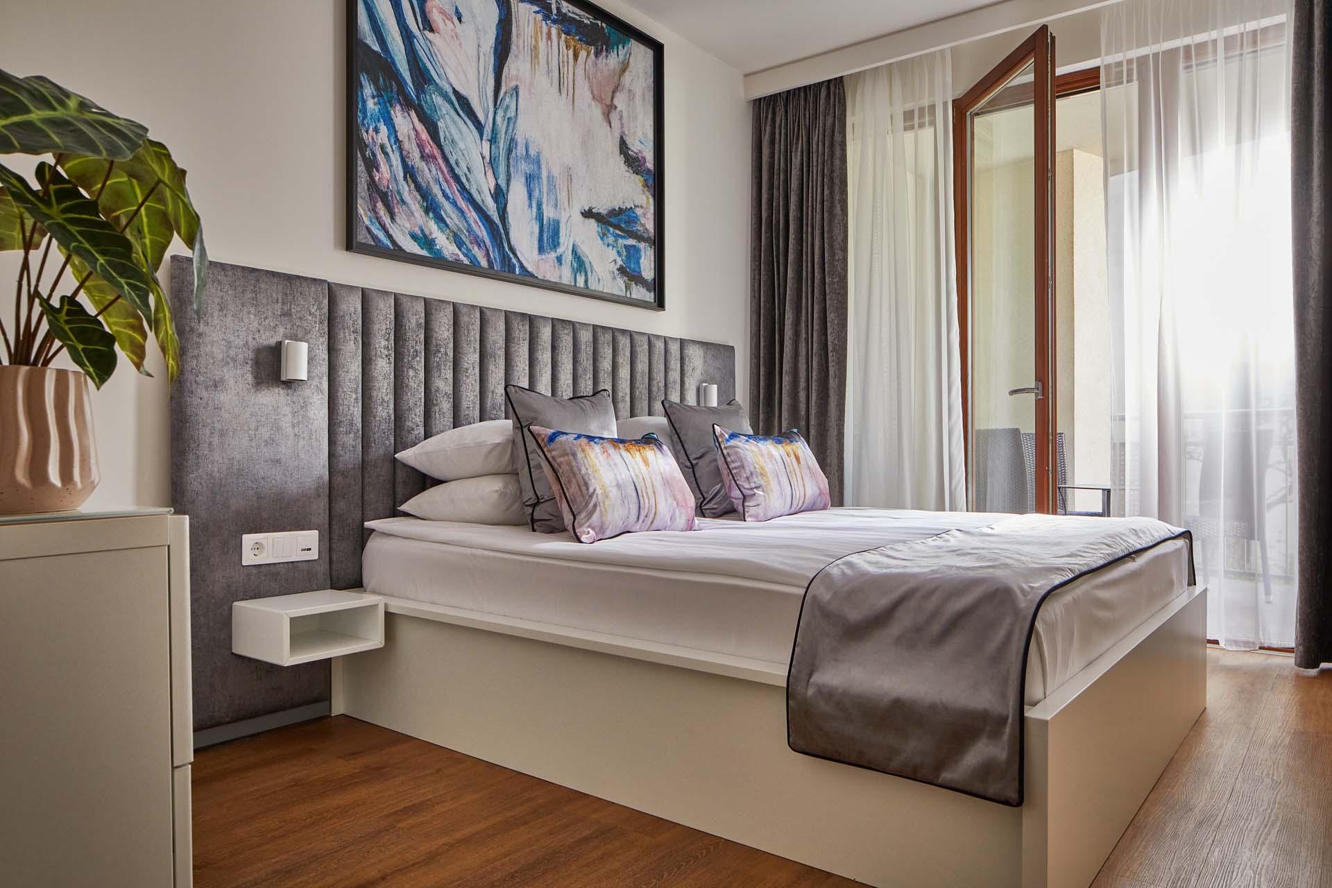 2 Bedrooms, Suite, 2 Bathrooms