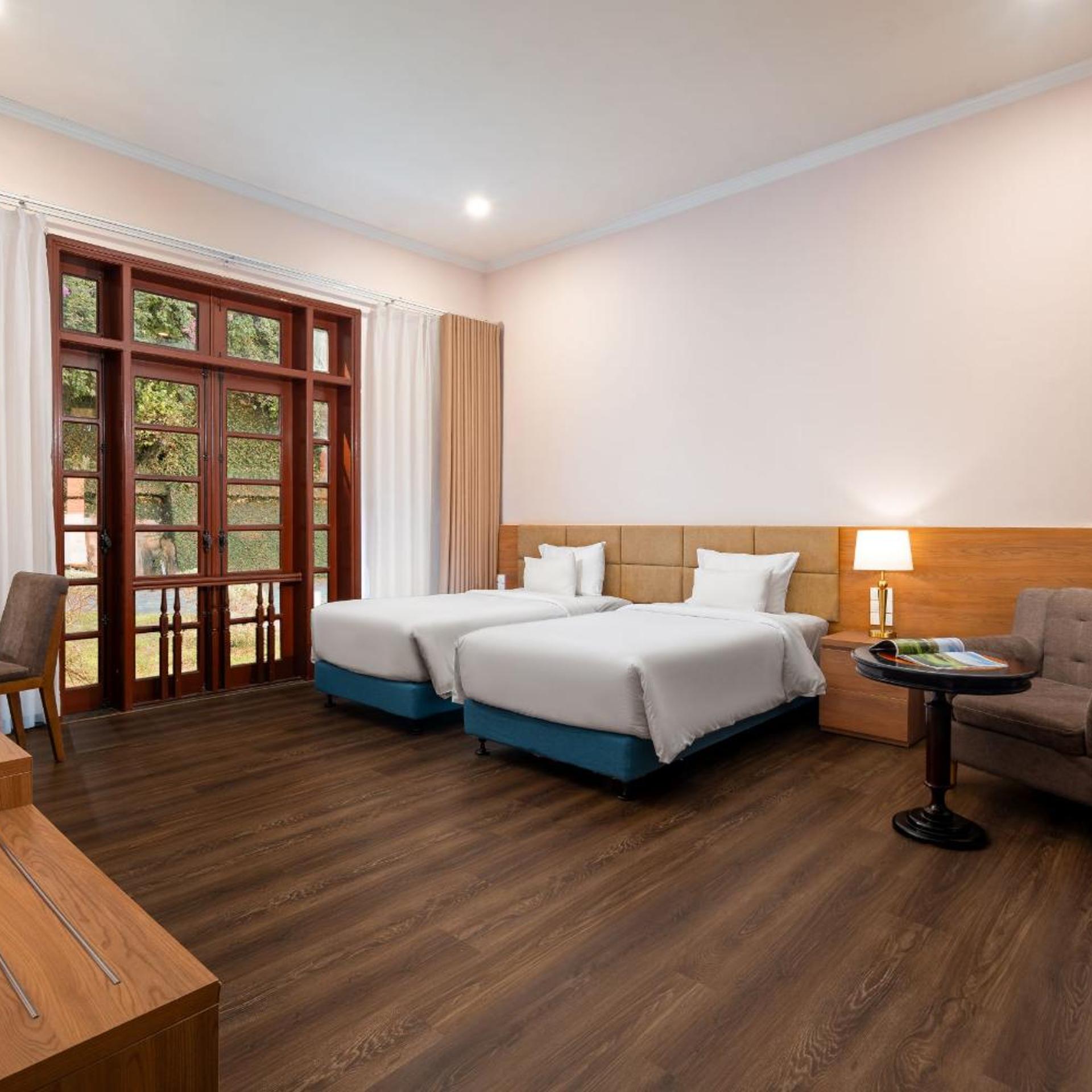 Deluxe, Twin Beds