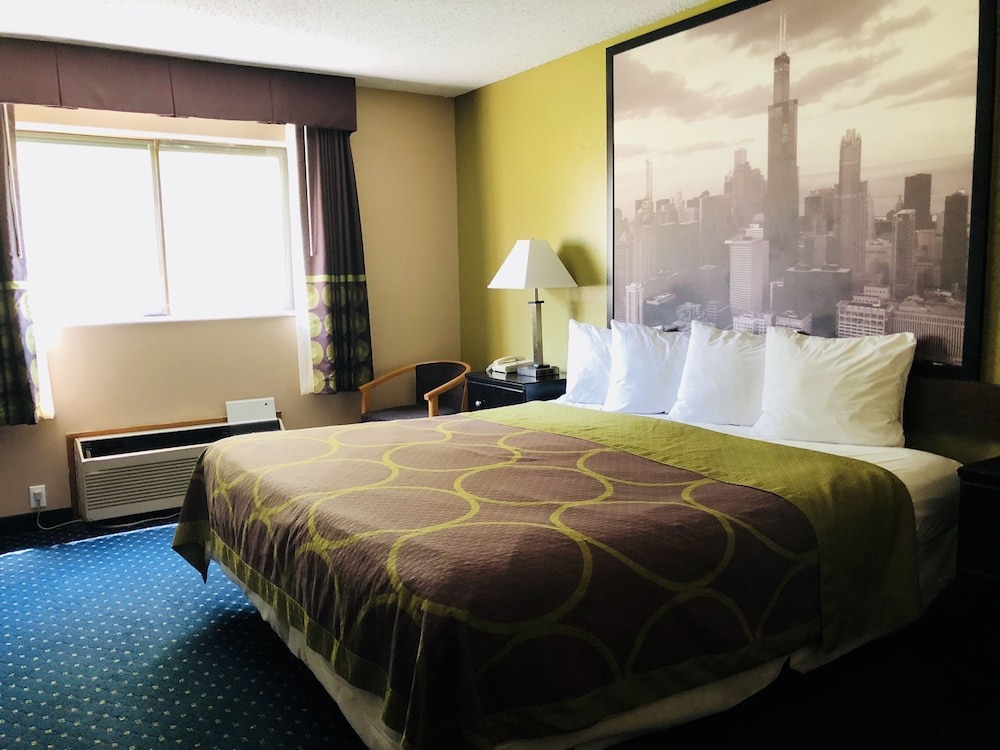 Super 8 By Wyndham Rockford 10/50