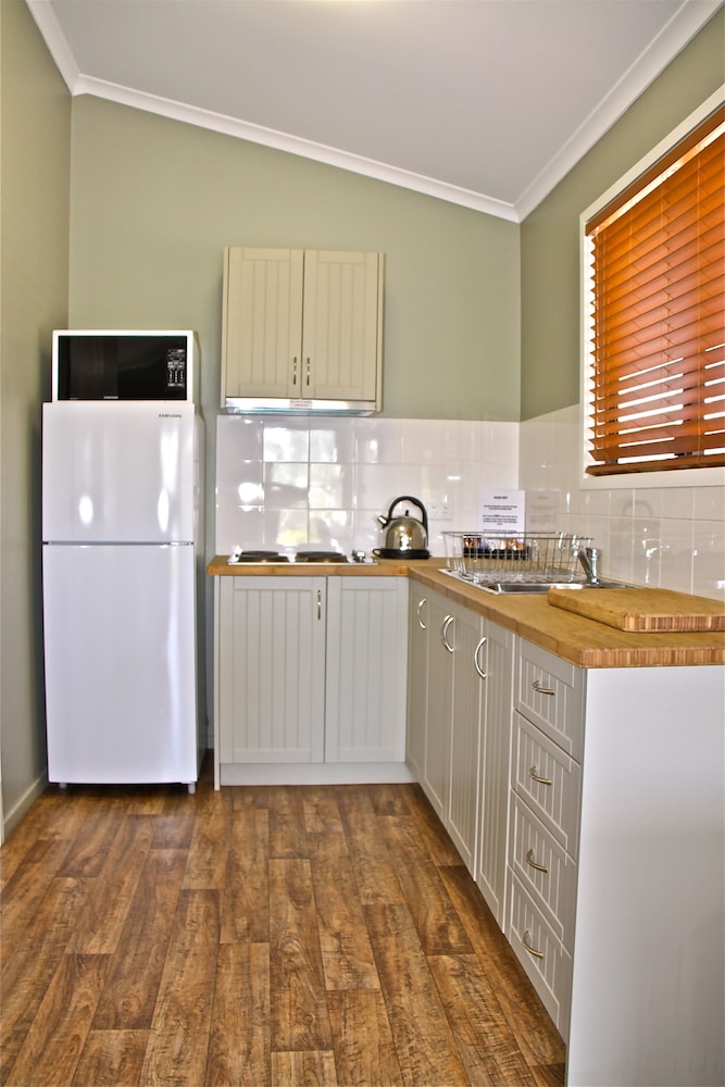 Barcaldine Country Motor Inn 4/45