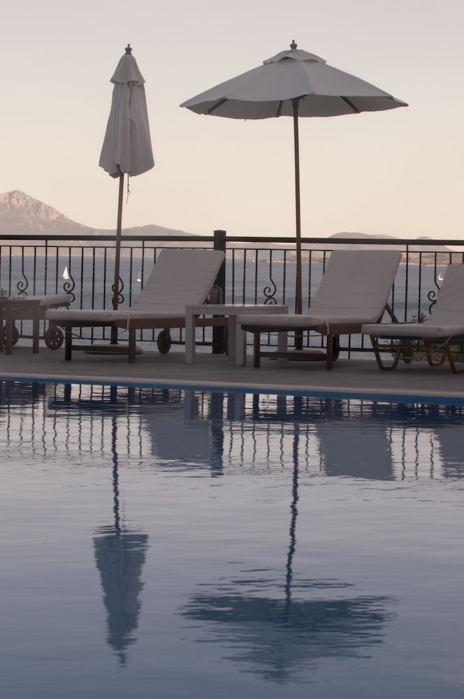 ALIKI HOTEL 38/76