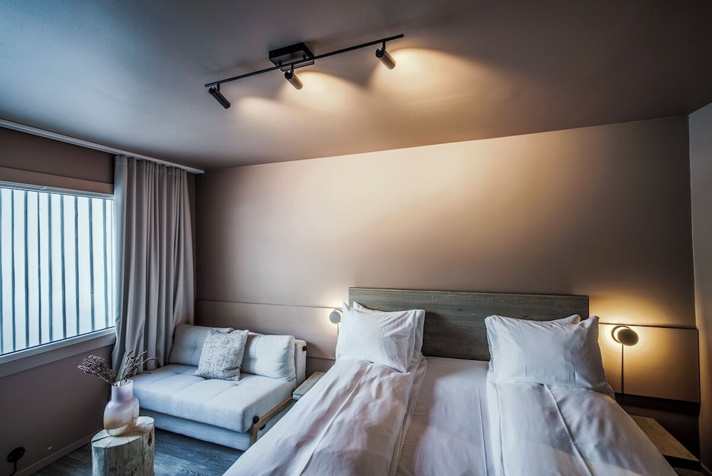 Vaga Hotel 6/49