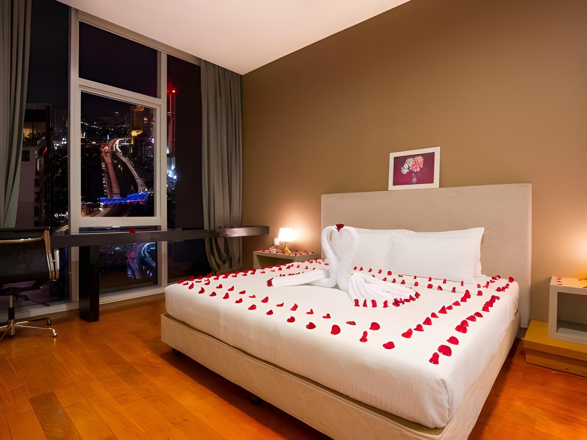 2 Bedrooms, Grand, Executive, Suite, Twin Towers View