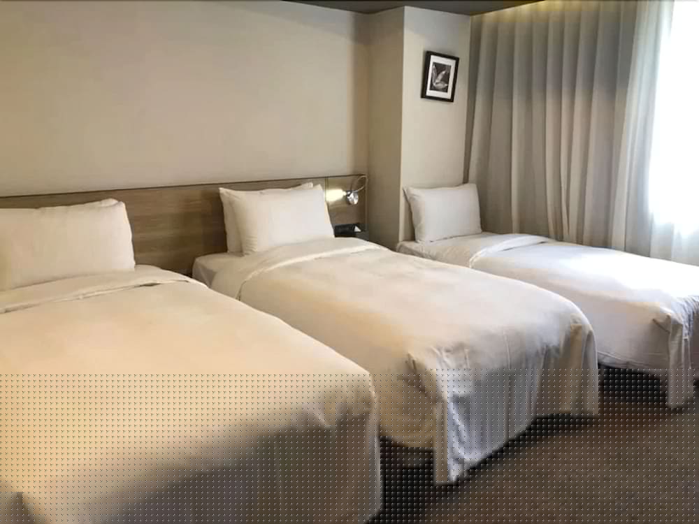 Simple Plus Hotel 11/50