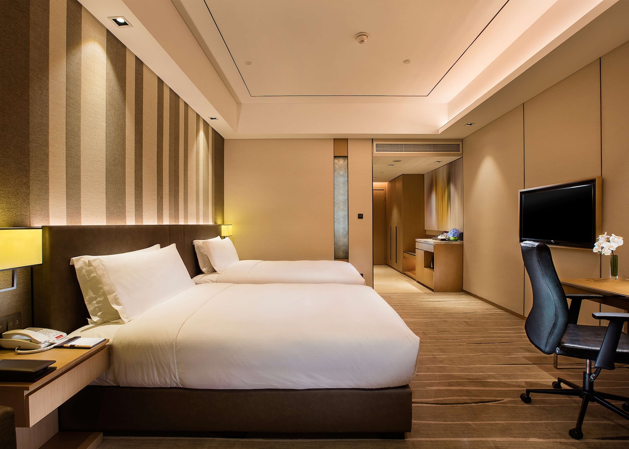 DELUXE, TWIN BEDS