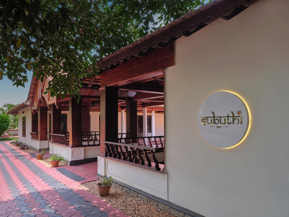 Sterling Lake Palace Alleppey. 5/58