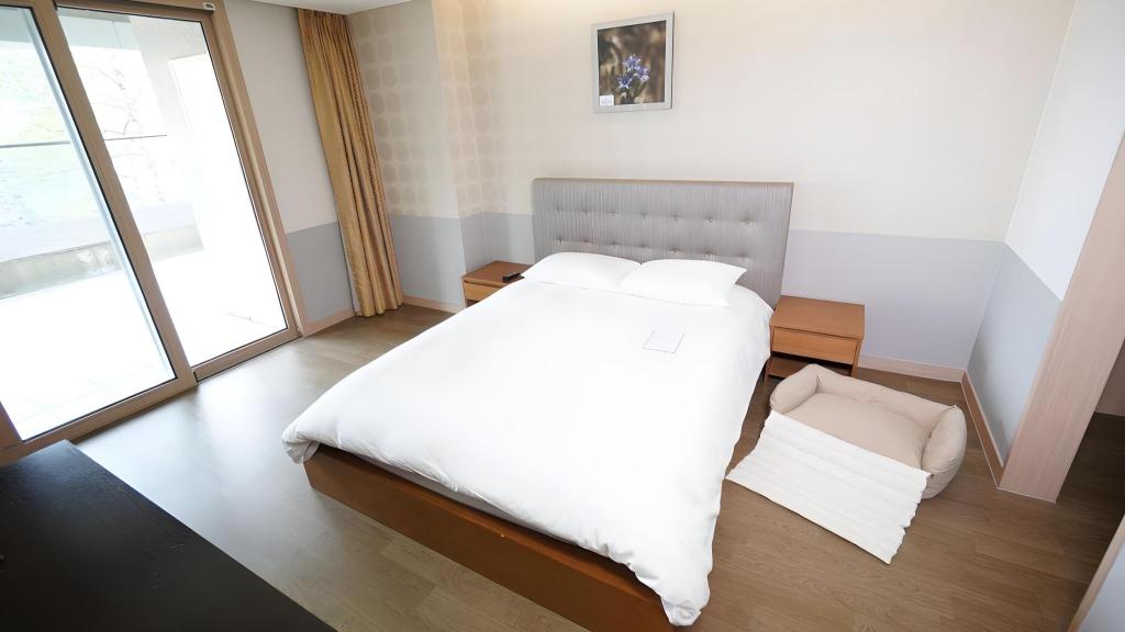 Hill, Double Bed, Pet Friendly