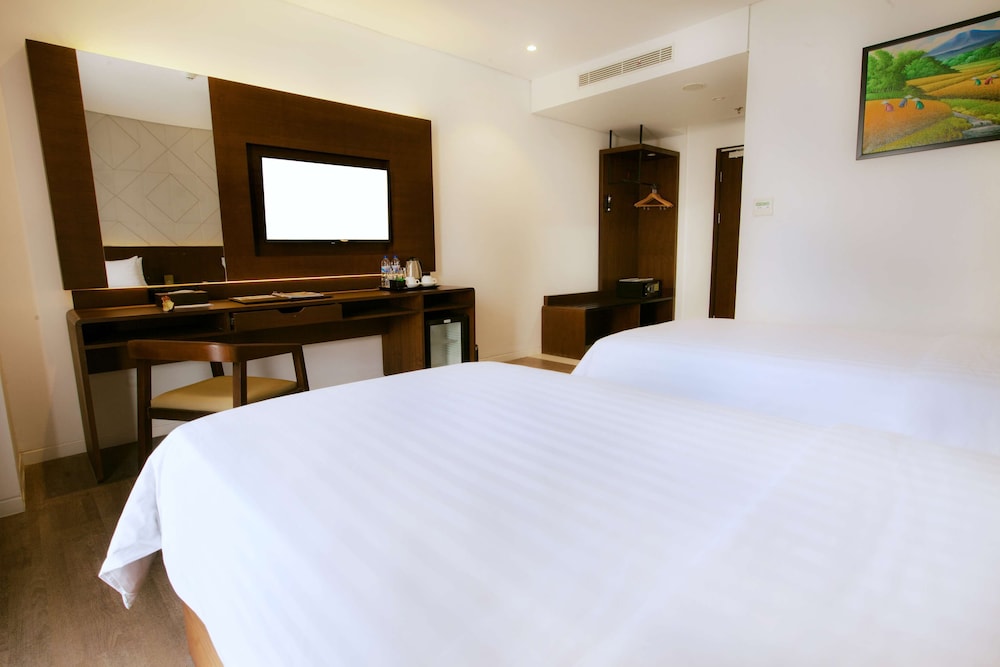 Golden Tulip Pontianak 13/64