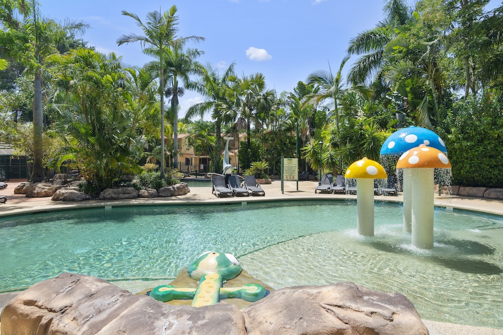 ASHMORE PALMS HOLIDAY VILLAGE 46/78