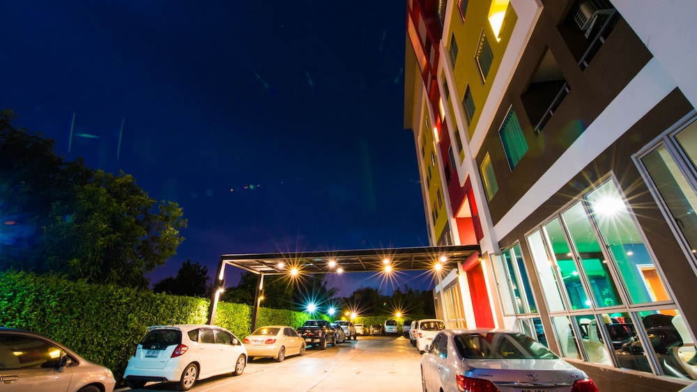 Trendy Hotel 6/44