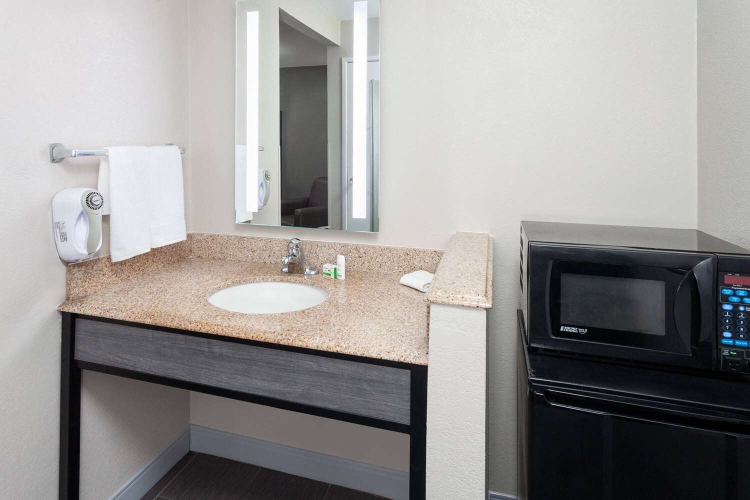La Quinta Inn by Wyndham Cleveland Independence 13/13