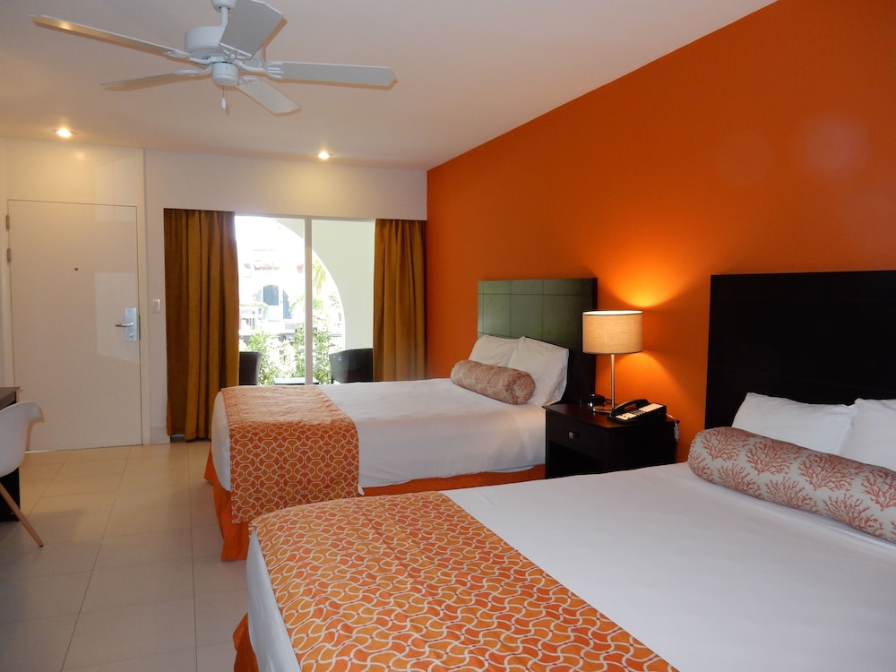 Voco Surfside Aruba by IHG 22/90