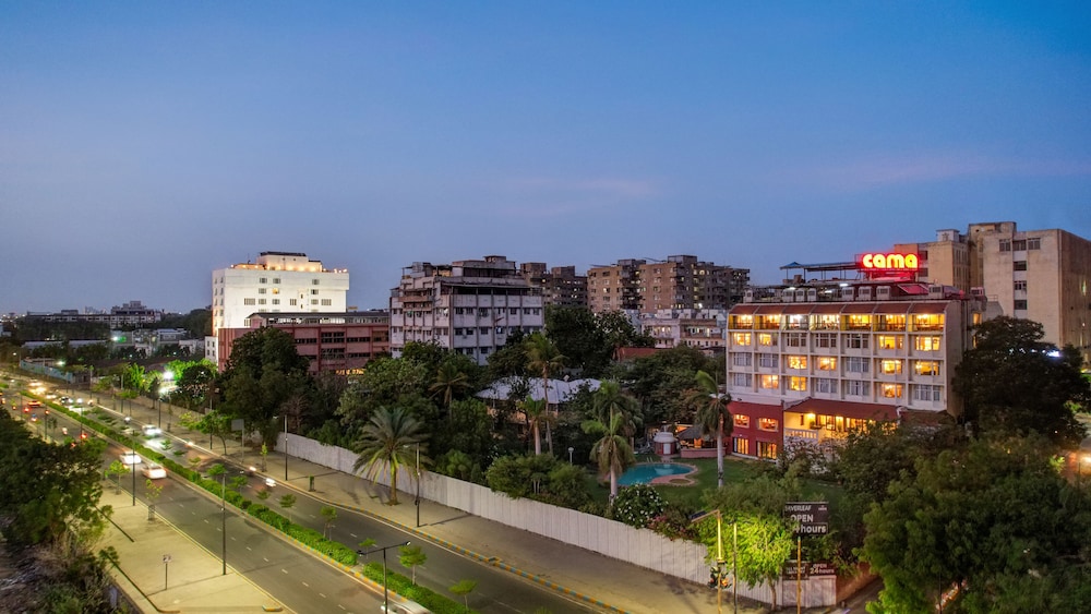 Cama Hotel 6/50