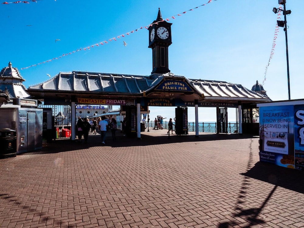 a&o Brighton Beach 36/40