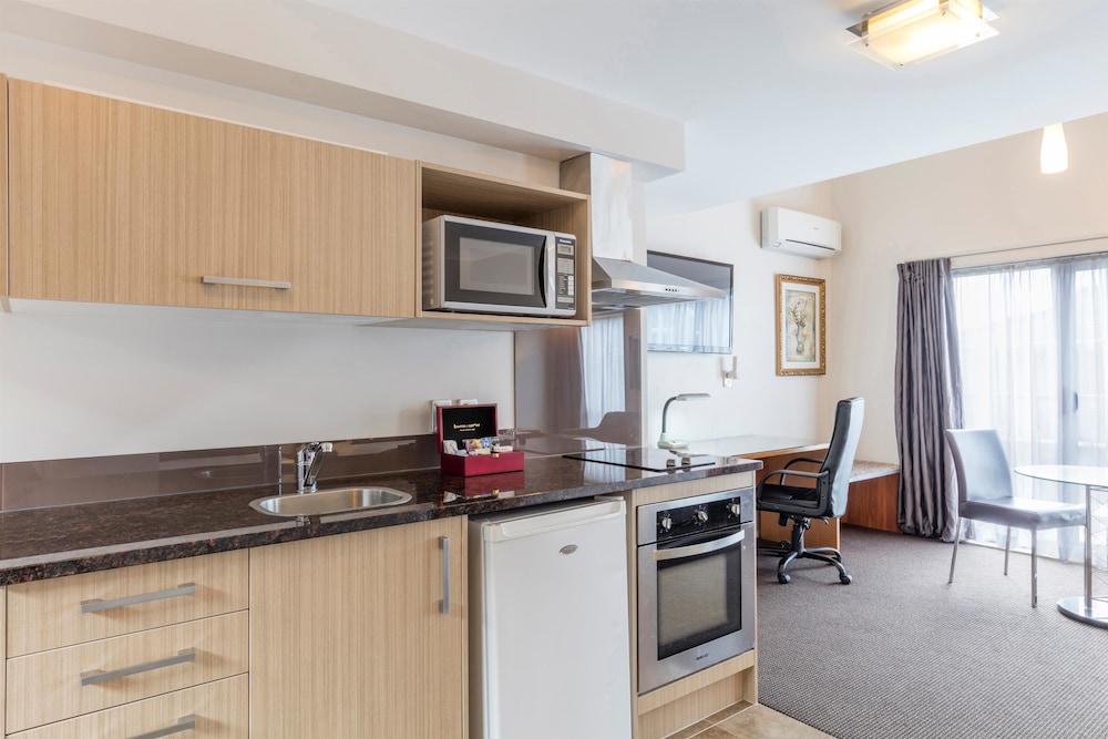 Best Western Newmarket Inn & Suites 55/58