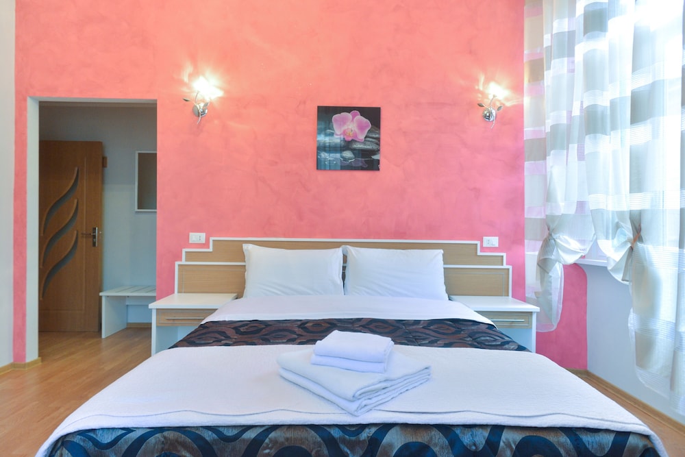 ROOM, DOUBLE BED