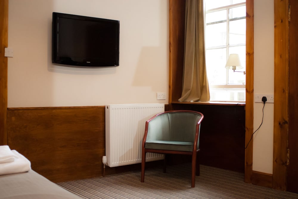 Edinburgh House Hotel 33/50