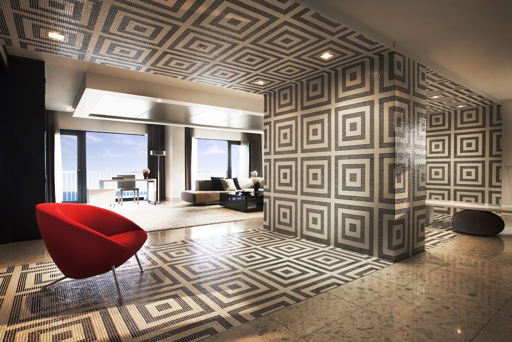 Paradise Hotel Busan 50/75