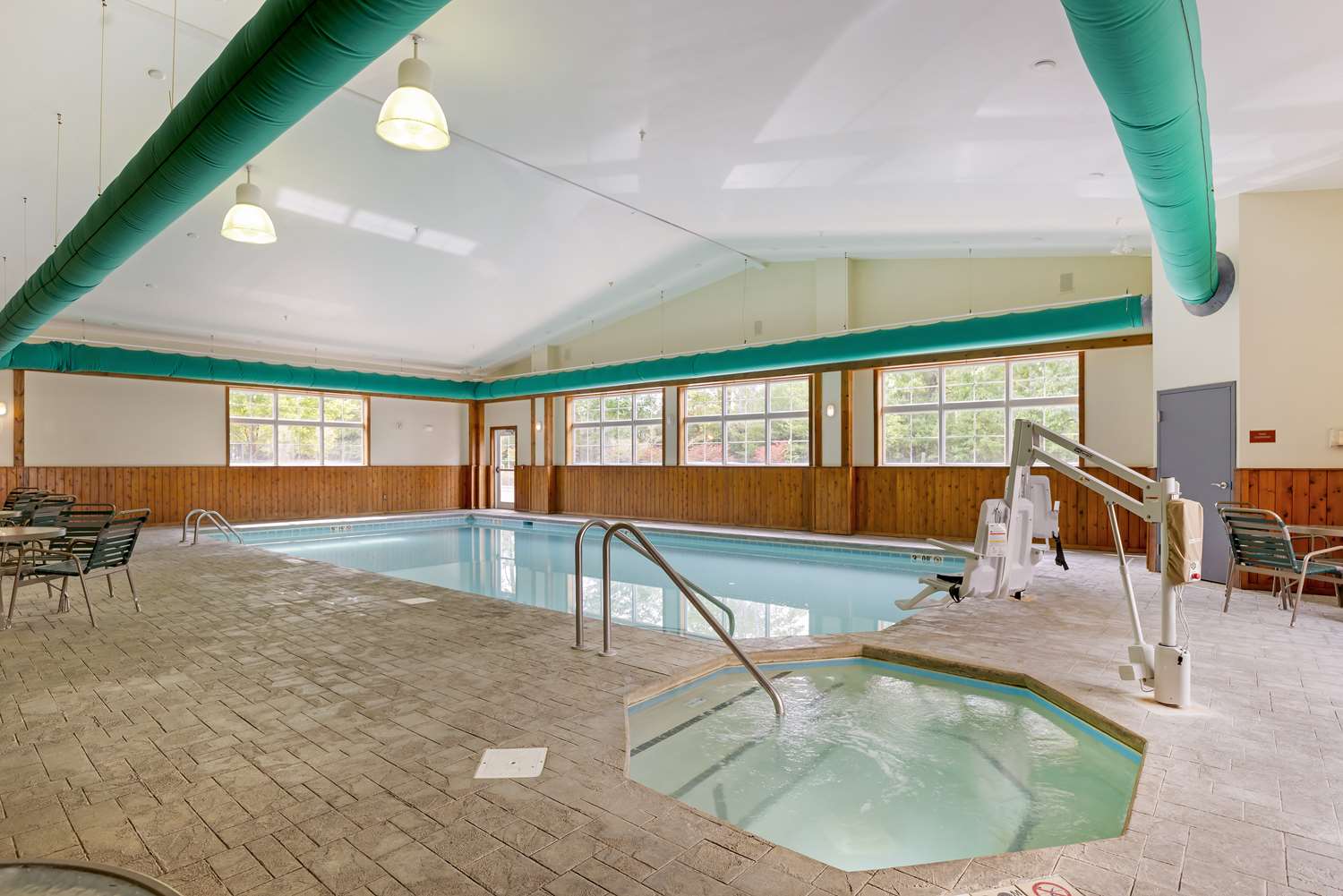 Best Western Plus Crossroads Inn & Suites 4/13