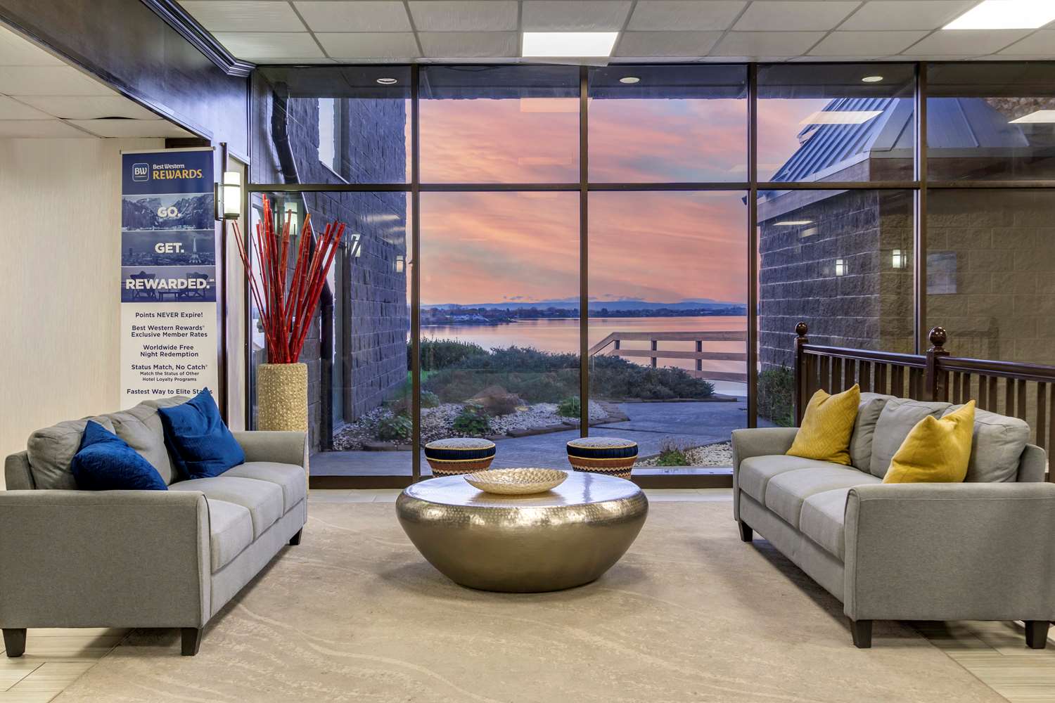 Best Western Plus Lake Front Hotel 33/51