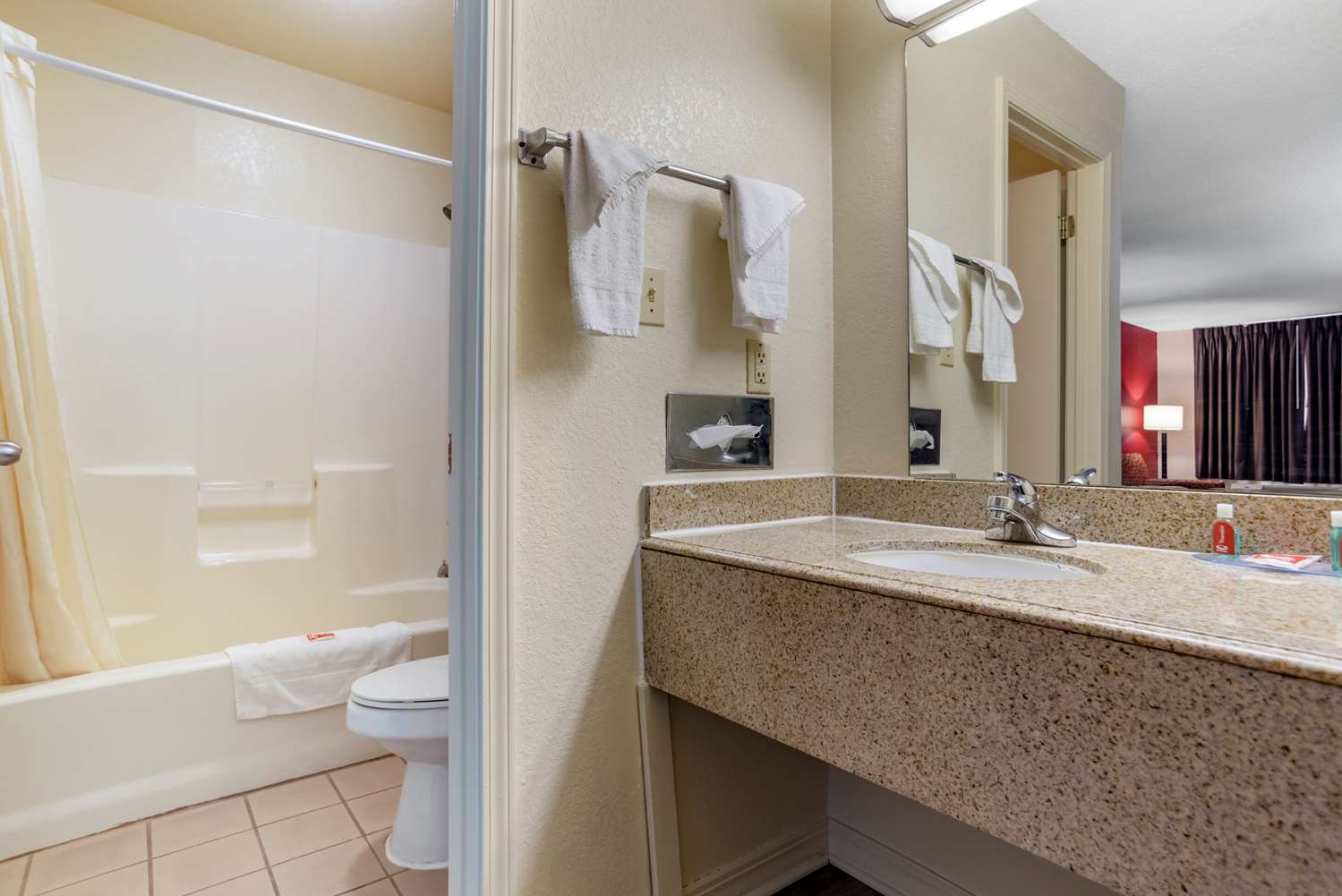 Econo Lodge Pearl - Jackson 17/17