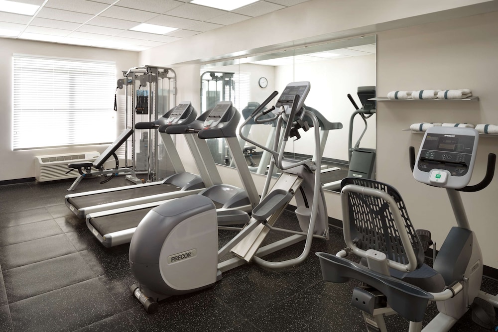 Country Inn & Suites by Radisson, Camp Springs (Andrews Air Force Base), MD 19/26