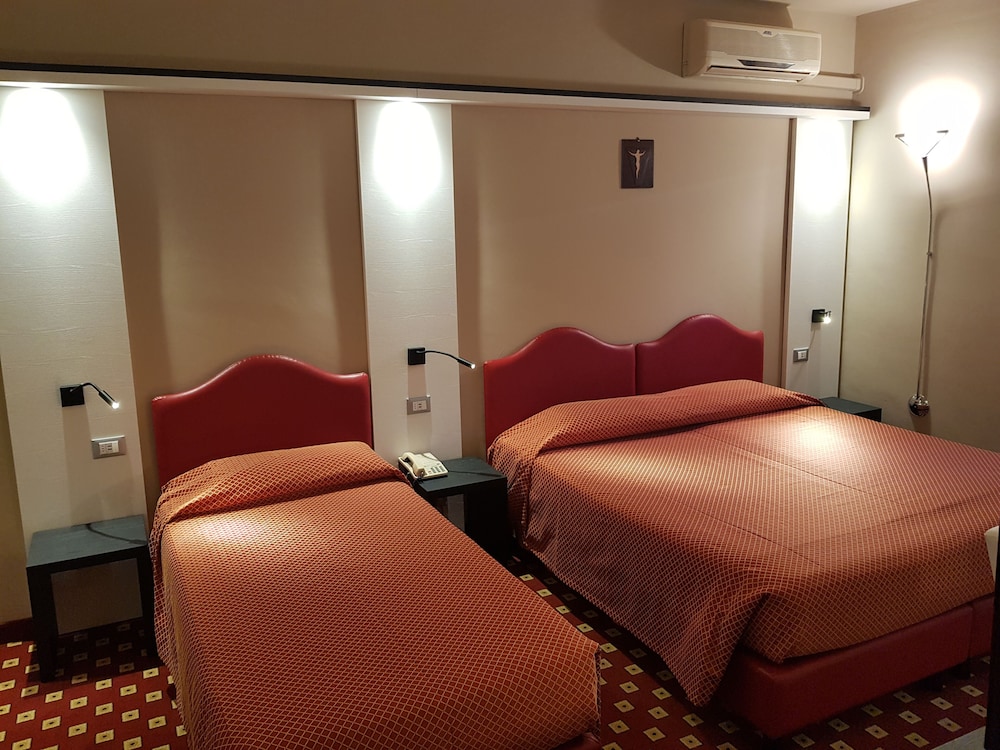 Hotel Diana 9/50