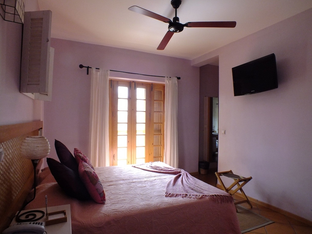 Kiras Boutique Hotel 52/71