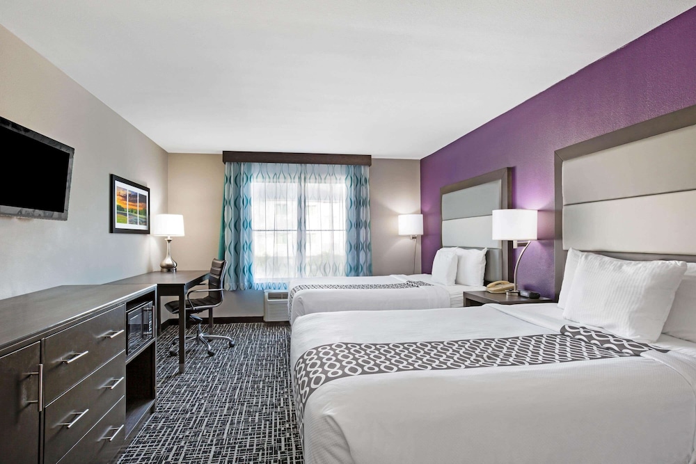 DELUXE, 2 QUEEN BEDS